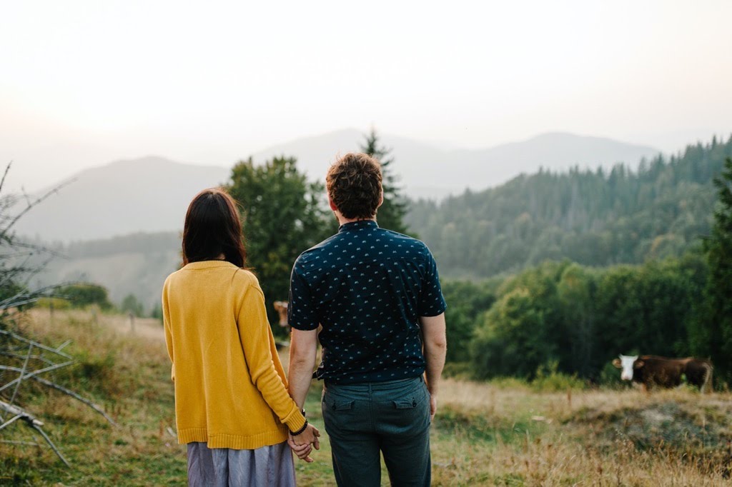couple holding hands